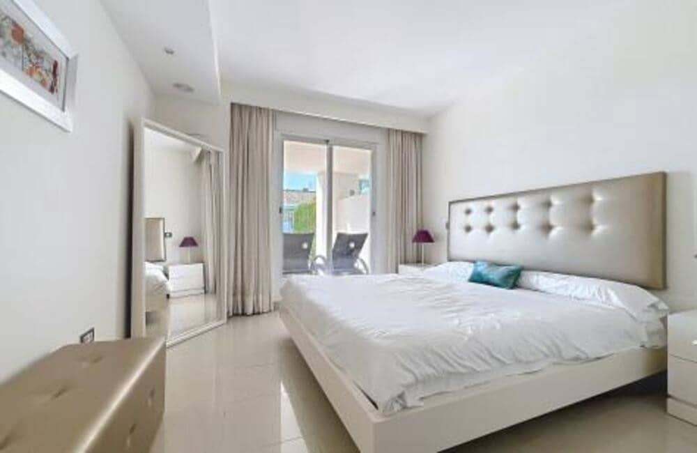 2 bedroom Apartment for sale in El Paraiso with pool garage - € 399,000 (Ref: 9838827)