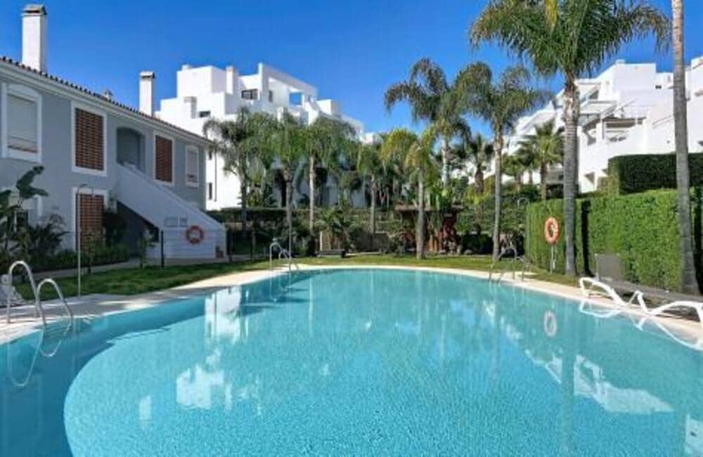 2 bedroom Apartment for sale in El Paraiso with pool garage - € 399,000 (Ref: 9838827)