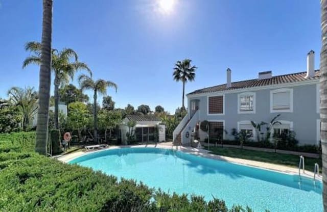 2 quarto Apartamento para venda em El Paraiso, Estepona com piscina garagem - 399 000 € (Ref: 9838827)
