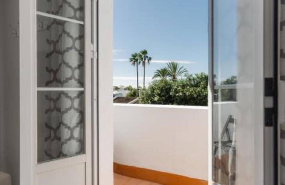 3 makuuhuone Omakotitalo myytävänä paikassa Marbella mukana uima-altaan - 495 000 € (Ref: 9838828)