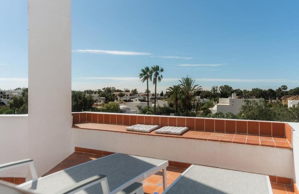 3 makuuhuone Omakotitalo myytävänä paikassa Marbella mukana uima-altaan - 495 000 € (Ref: 9838828)
