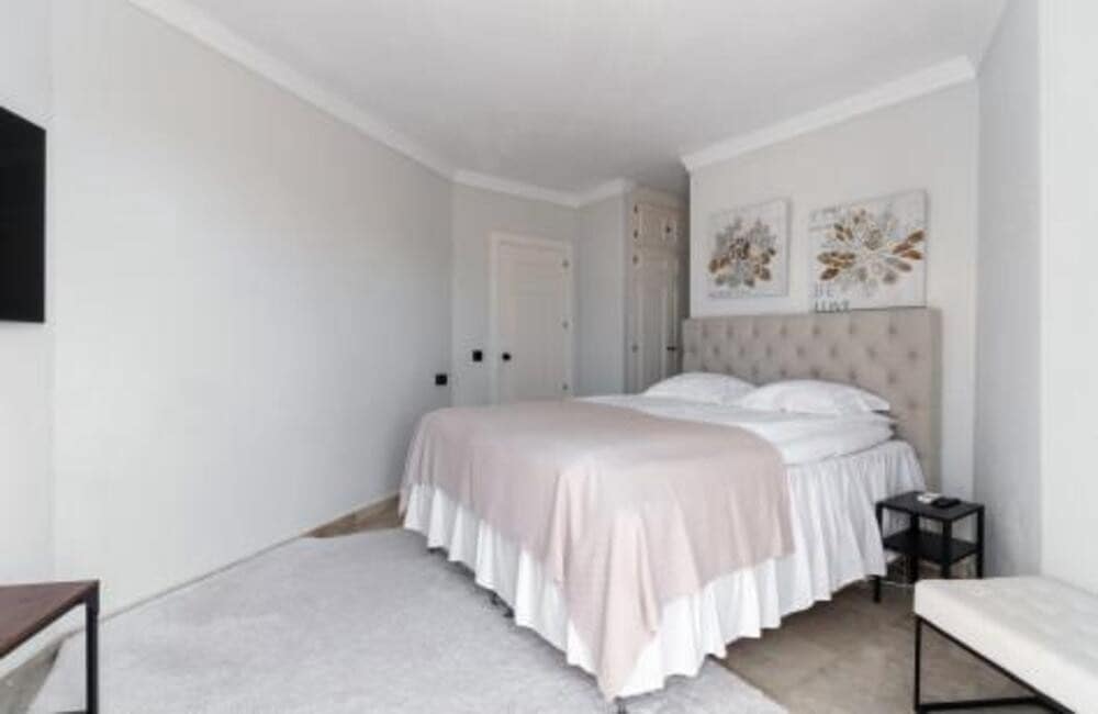 3 makuuhuone Omakotitalo myytävänä paikassa Marbella mukana uima-altaan - 495 000 € (Ref: 9838828)