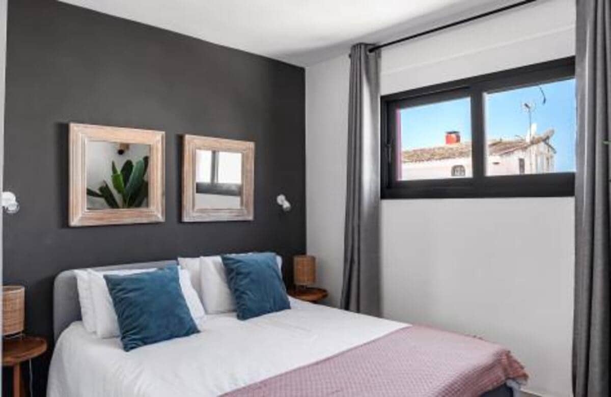 6 bedroom Villa for sale in Nueva Andalucia with pool garage - € 1,399,000 (Ref: 9838829)