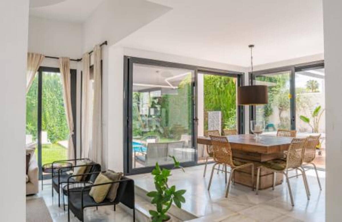 6 bedroom Villa for sale in Nueva Andalucia with pool garage - € 1,399,000 (Ref: 9838829)