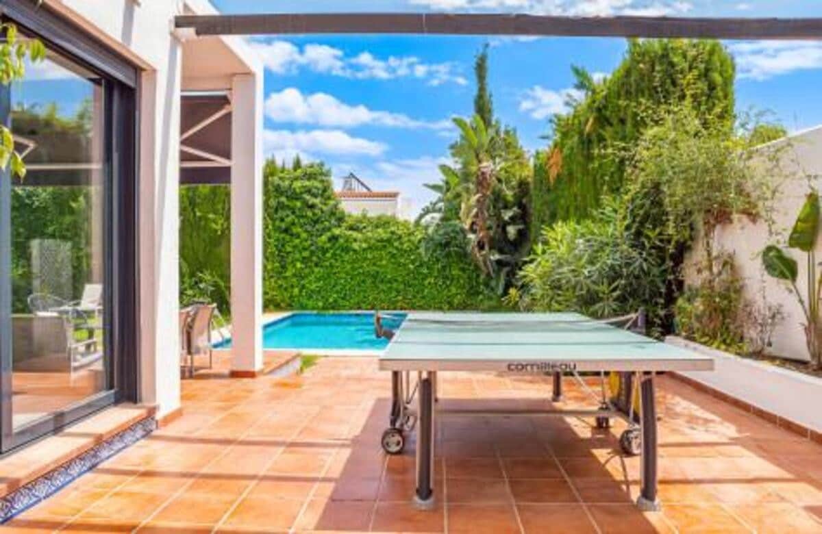 6 bedroom Villa for sale in Nueva Andalucia with pool garage - € 1,399,000 (Ref: 9838829)