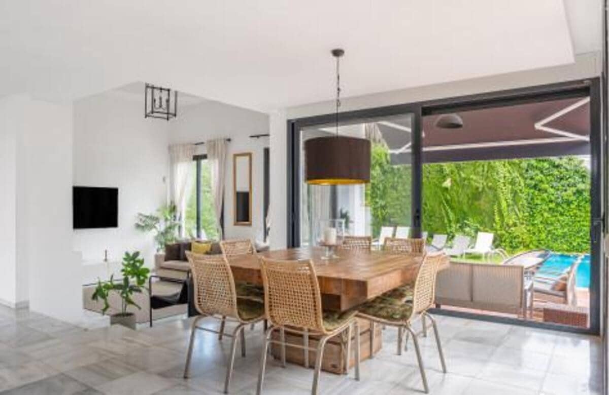 6 bedroom Villa for sale in Nueva Andalucia with pool garage - € 1,399,000 (Ref: 9838829)