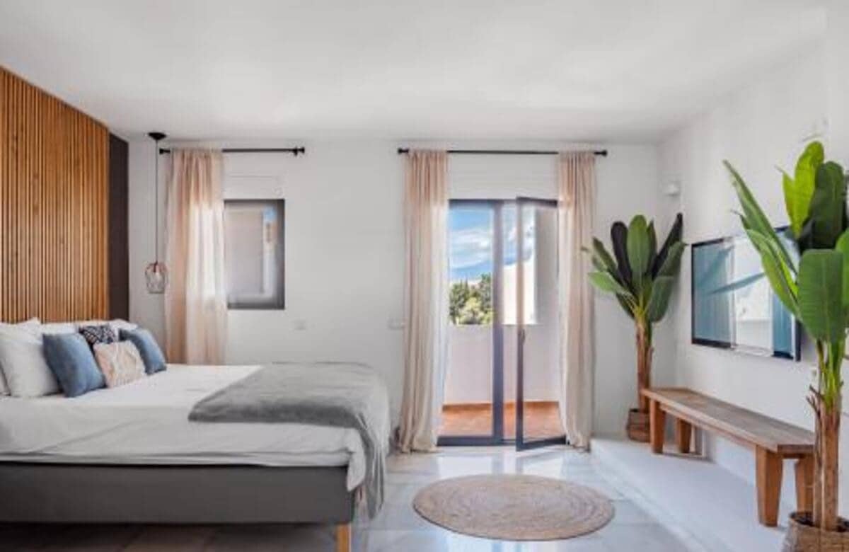 6 bedroom Villa for sale in Nueva Andalucia with pool garage - € 1,399,000 (Ref: 9838829)