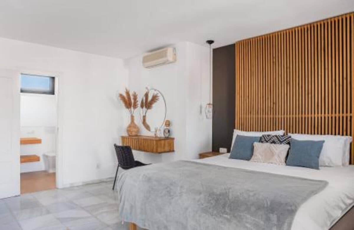 6 bedroom Villa for sale in Nueva Andalucia with pool garage - € 1,399,000 (Ref: 9838829)