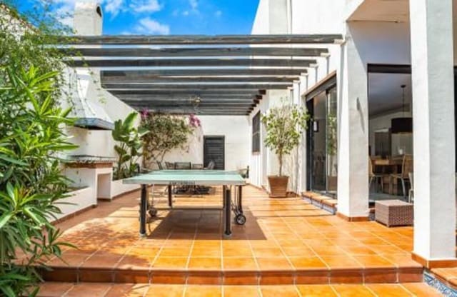 6 camera da letto Villa in vendita in Nueva Andalucía Centro, Marbella con piscina garage - 1.399.000 € (Rif: 9838829)