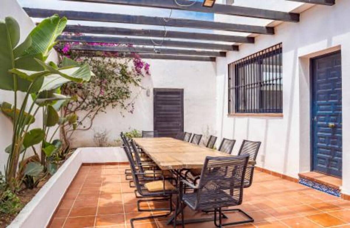 6 bedroom Villa for sale in Nueva Andalucia with pool garage - € 1,399,000 (Ref: 9838829)
