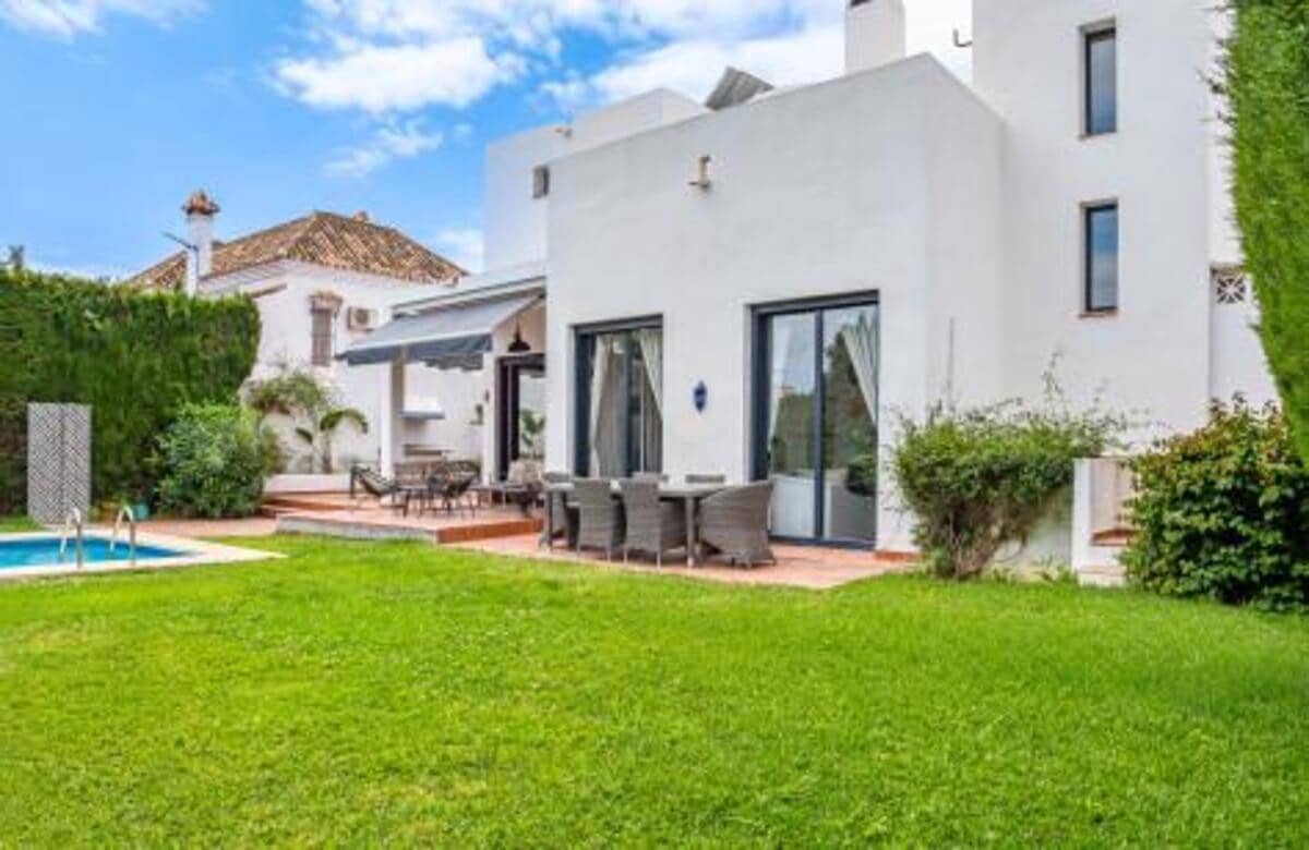 6 bedroom Villa for sale in Nueva Andalucia with pool garage - € 1,399,000 (Ref: 9838829)