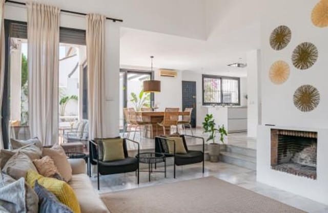 6 chambre Villa/Maison à vendre à Nueva Andalucía Centro, Marbella avec piscine garage - 1 399 000 € (Ref: 9838829)