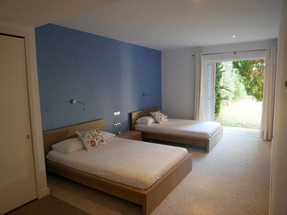 5 bedroom Villa for rent in Nueva Andalucia with pool garage - € 14,000 (Ref: 9838831)