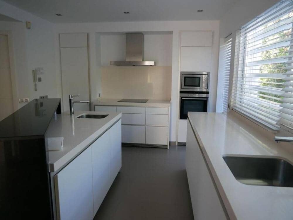 5 bedroom Villa for rent in Nueva Andalucia with pool garage - € 14,000 (Ref: 9838831)