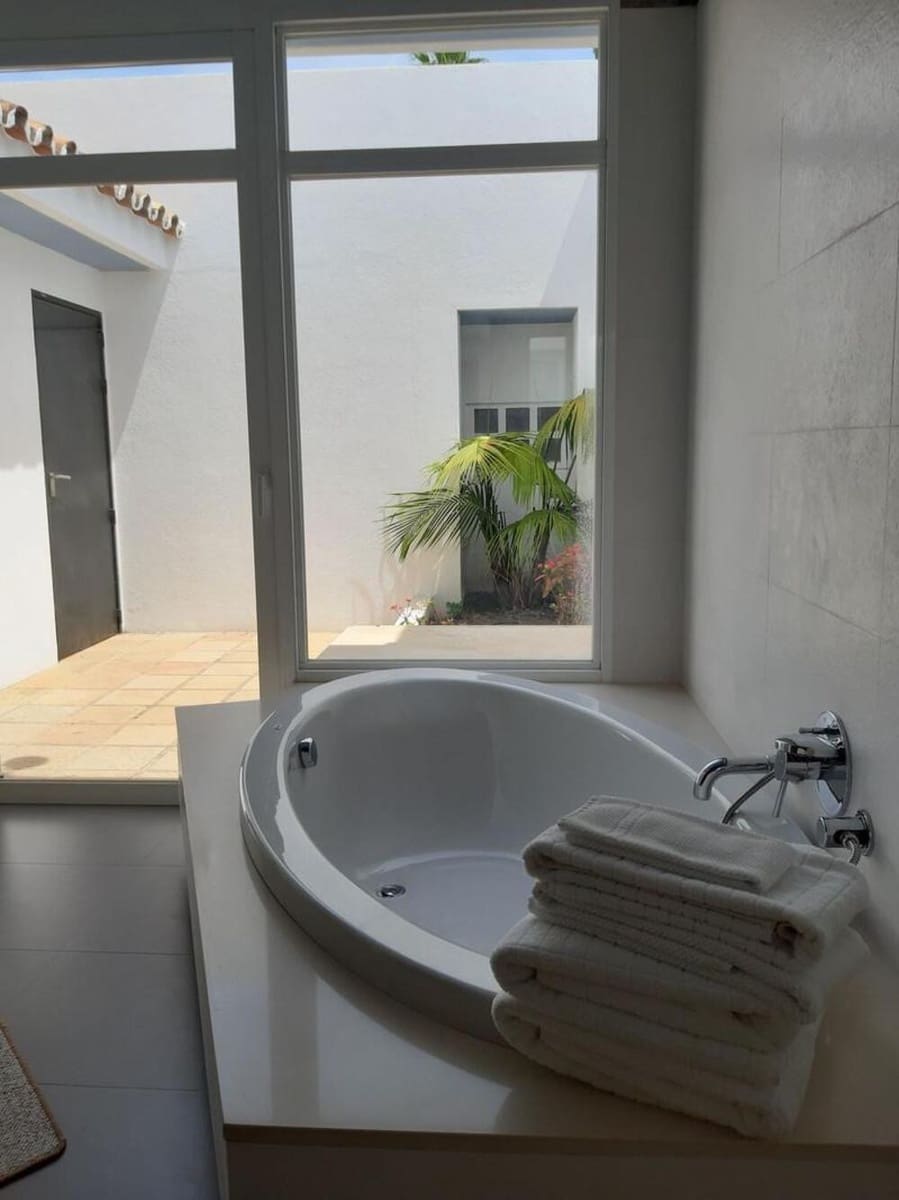 5 bedroom Villa for rent in Nueva Andalucia with pool garage - € 14,000 (Ref: 9838831)