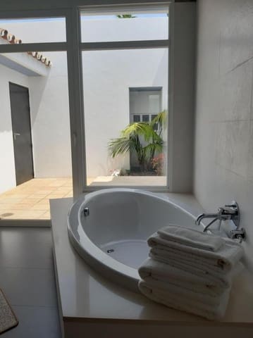 5 slaapkamer Villa te huur in Nueva Andalucía Centro, Marbella met zwembad garage - € 14.000 (Ref: 9838831)