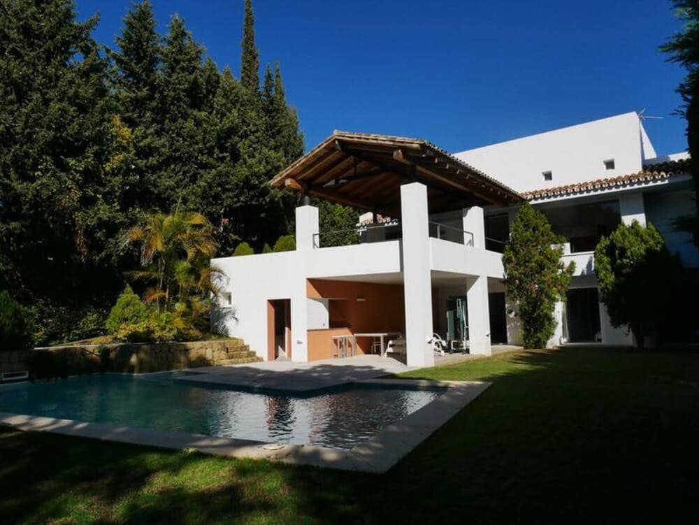 5 bedroom Villa for rent in Nueva Andalucia with pool garage - € 14,000 (Ref: 9838831)