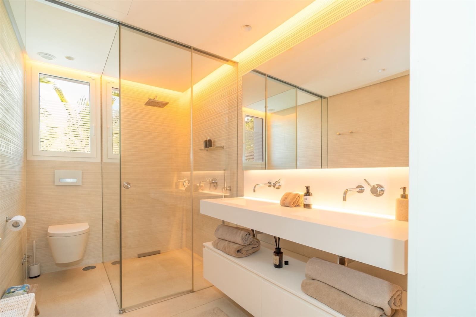 2 bedroom Apartment for rent in Ojen with pool garage - € 5,000 (Ref: 9840034)