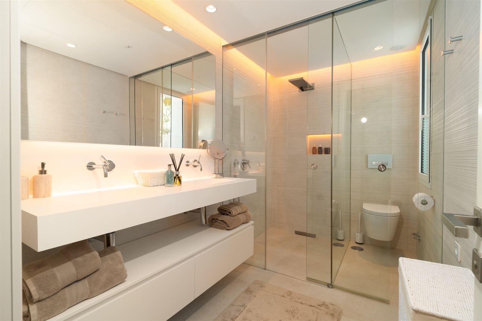 2 bedroom Apartment for rent in Ojen with pool garage - € 5,000 (Ref: 9840034)