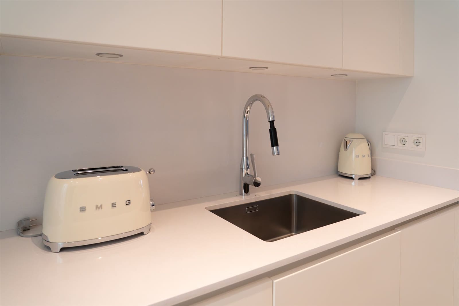 2 bedroom Apartment for rent in Ojen with pool garage - € 5,000 (Ref: 9840034)