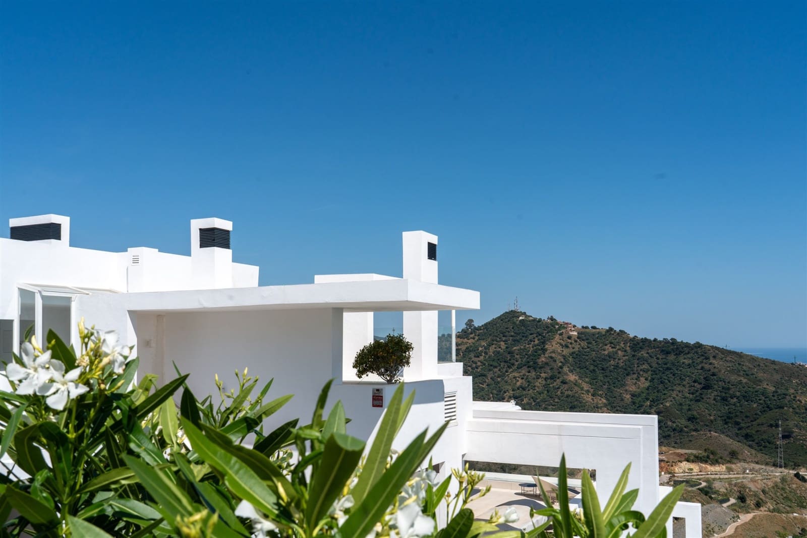 2 bedroom Apartment for rent in Ojen with pool garage - € 5,000 (Ref: 9840034)
