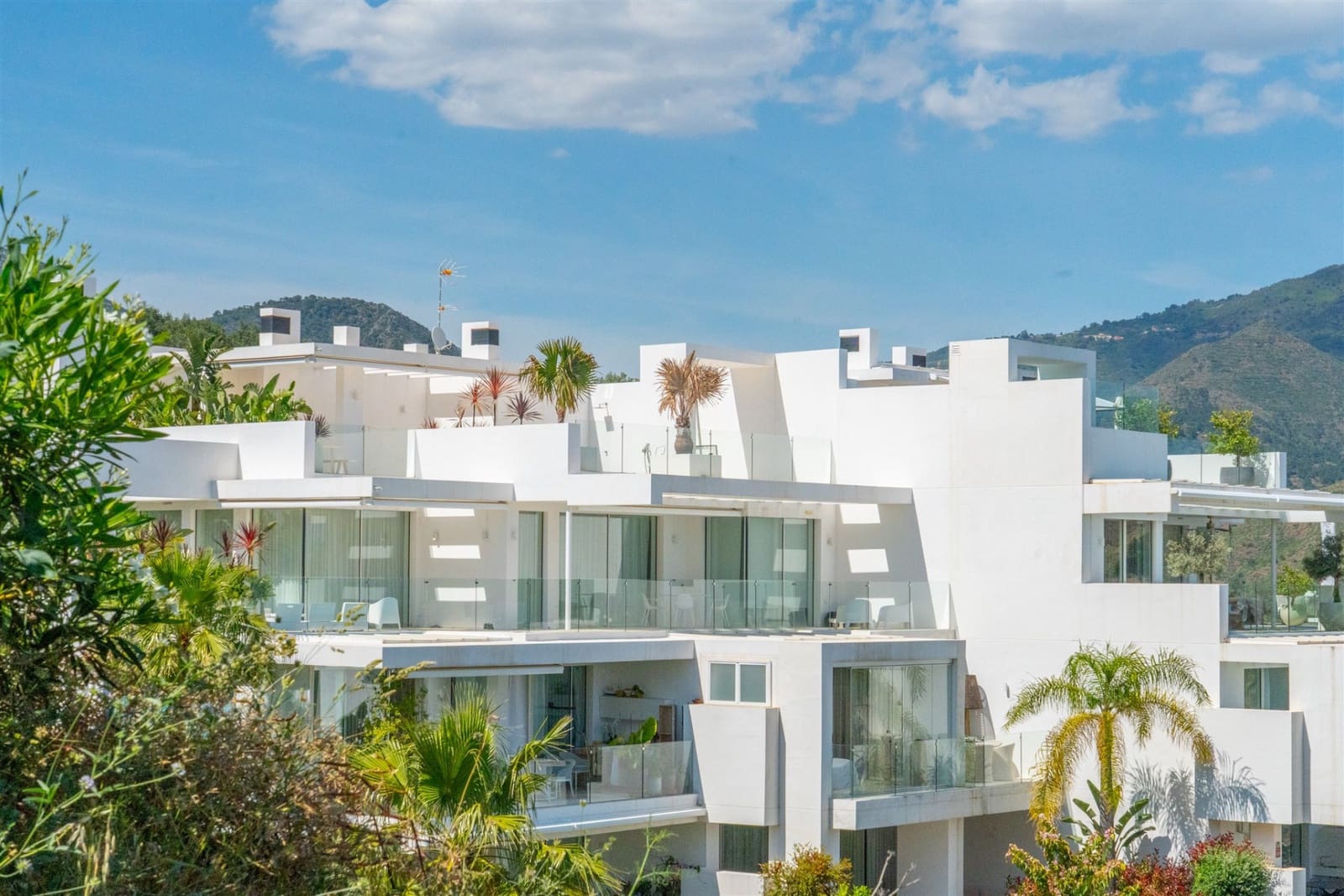 2 bedroom Apartment for rent in Ojen with pool garage - € 5,000 (Ref: 9840034)