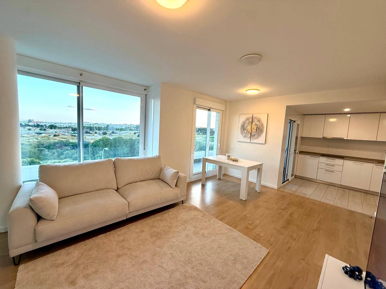 3 bedroom Apartment for rent in Marbella with pool garage - € 2,950 (Ref: 9842037)