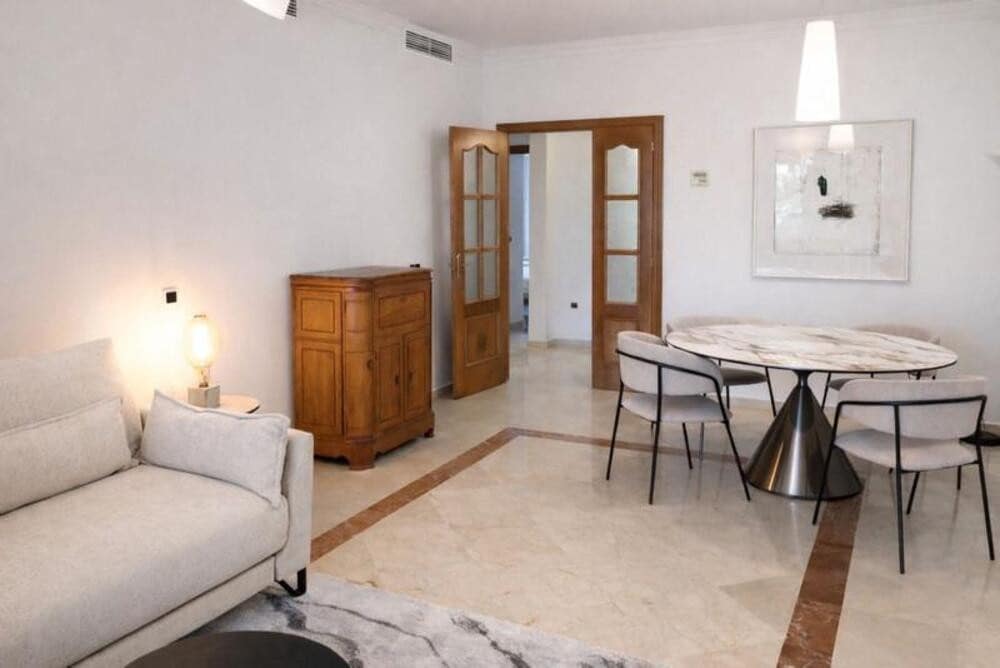 2 bedroom Apartment for rent in Marbella with pool garage - € 2,000 (Ref: 9842038)