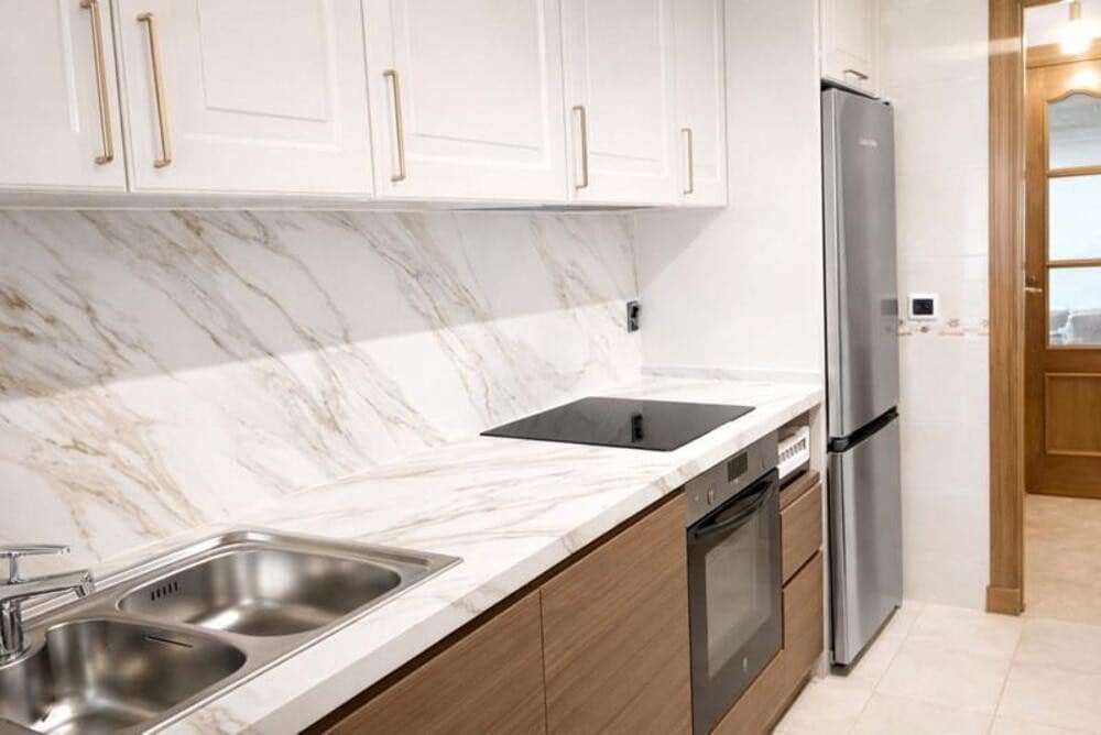 2 bedroom Apartment for rent in Marbella with pool garage - € 2,000 (Ref: 9842038)
