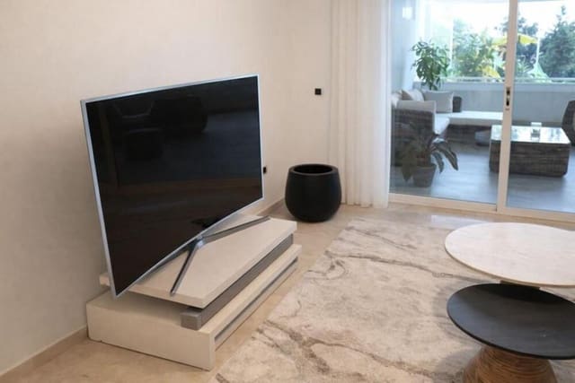 2 slaapkamer Appartement te huur in Elviria, Marbella met zwembad garage - € 2.000 (Ref: 9842038)
