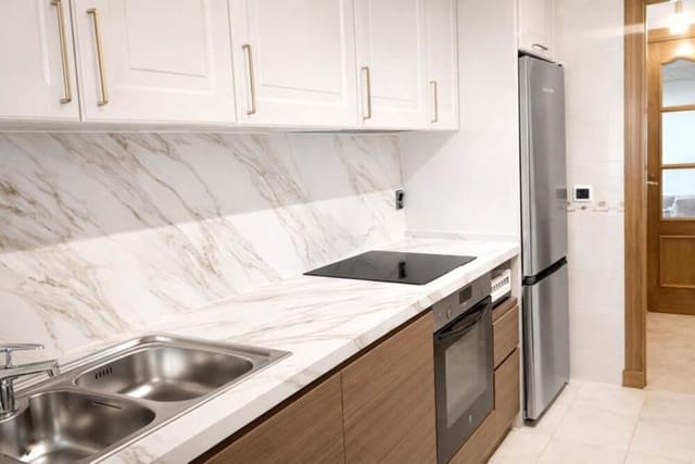 2 slaapkamer Appartement te huur in Elviria, Marbella met zwembad garage - € 2.000 (Ref: 9842038)