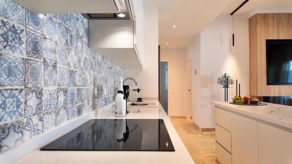 3 bedroom Apartment for rent in Benahavis with pool garage - € 3,500 (Ref: 9842039)