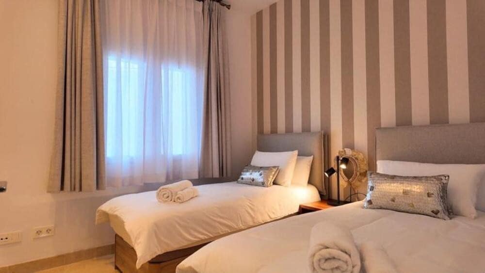 3 bedroom Apartment for rent in Benahavis with pool garage - € 3,500 (Ref: 9842039)