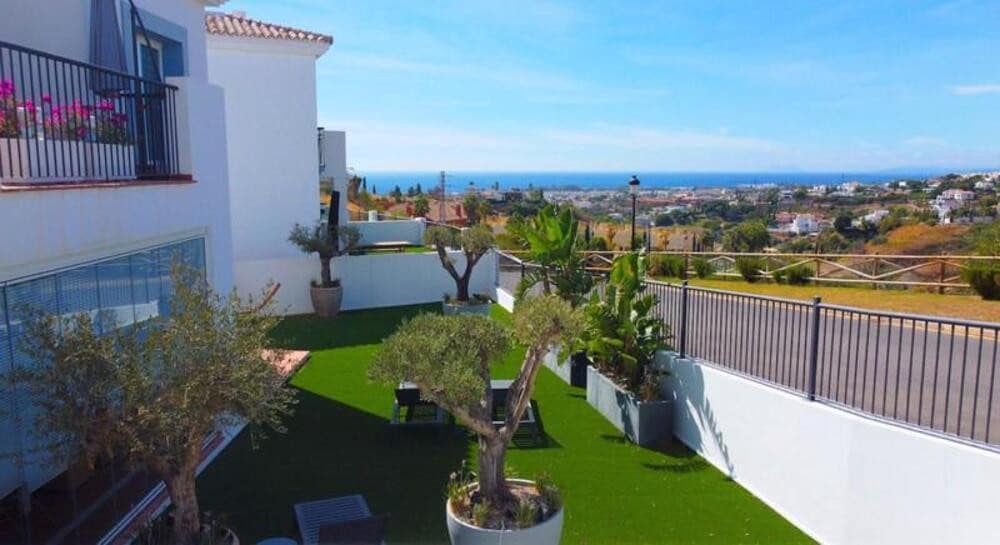 3 bedroom Apartment for rent in Benahavis with pool garage - € 3,500 (Ref: 9842039)