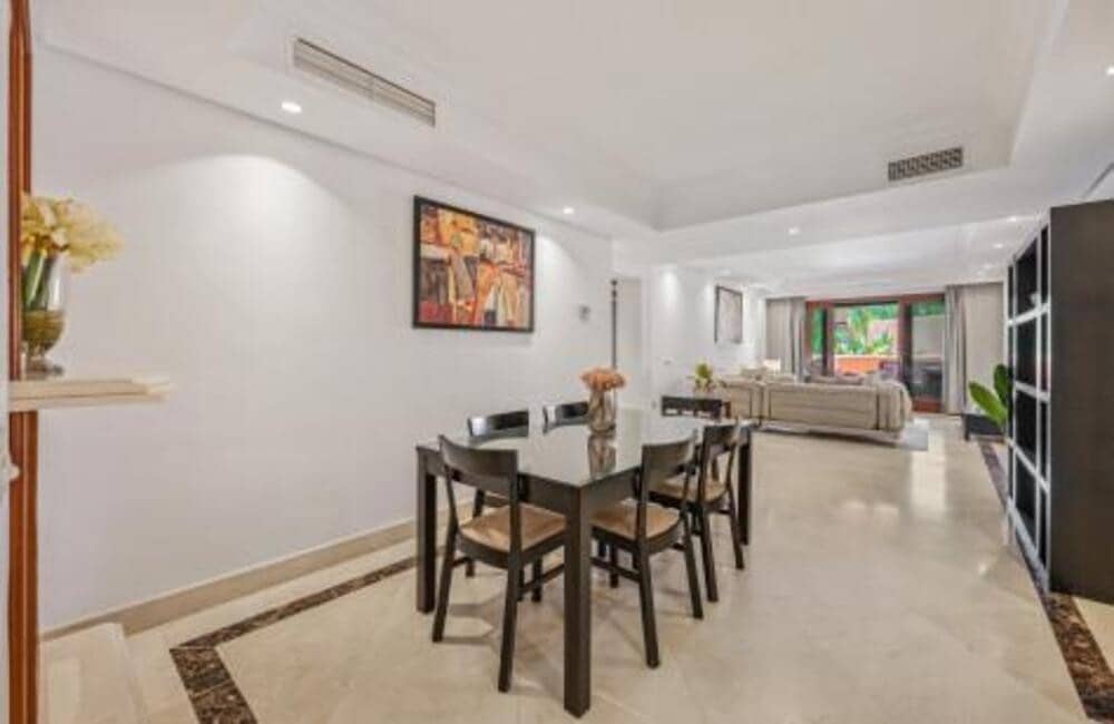 2 quarto Apartamento para arrendar em Estepona com piscina garagem - 2 700 € (Ref: 9848933)