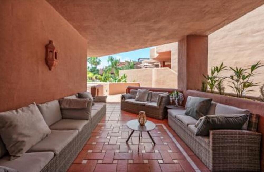 2 quarto Apartamento para arrendar em Estepona com piscina garagem - 2 700 € (Ref: 9848933)