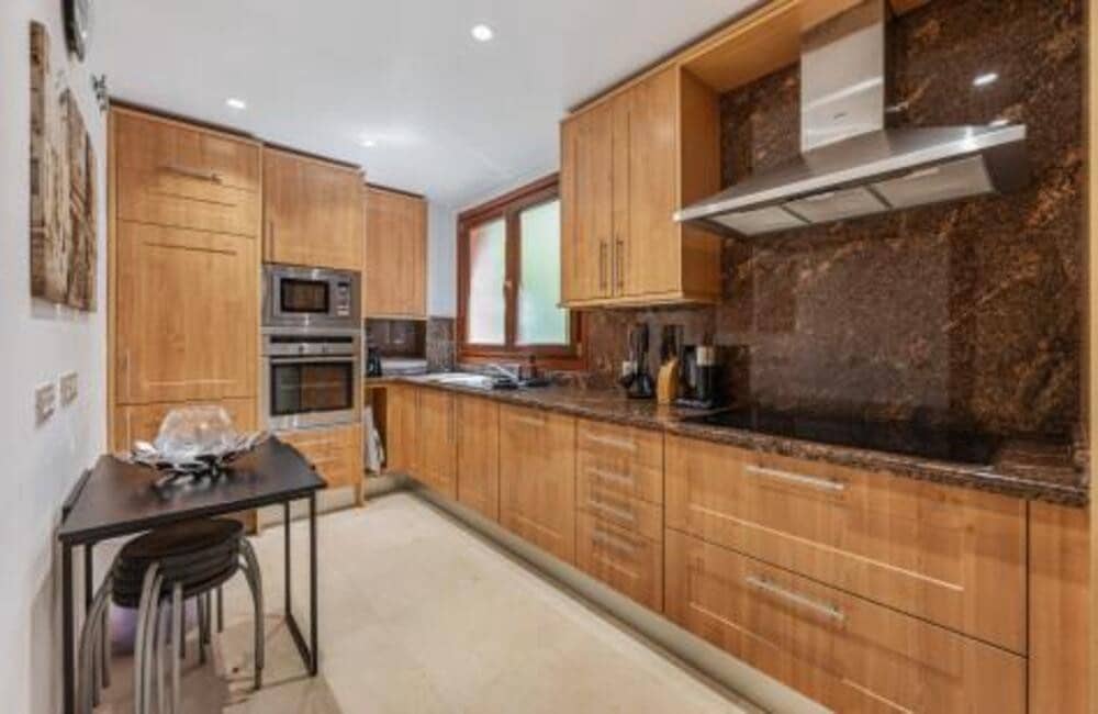 2 quarto Apartamento para arrendar em Estepona com piscina garagem - 2 700 € (Ref: 9848933)