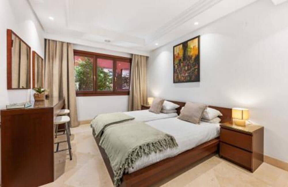 2 quarto Apartamento para arrendar em Estepona com piscina garagem - 2 700 € (Ref: 9848933)