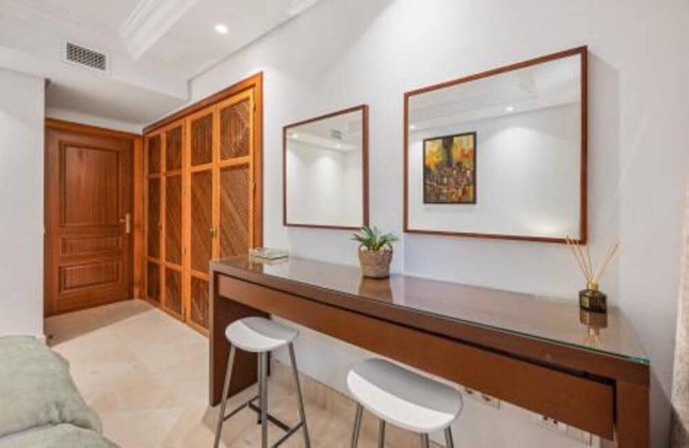 2 quarto Apartamento para arrendar em Estepona com piscina garagem - 2 700 € (Ref: 9848933)