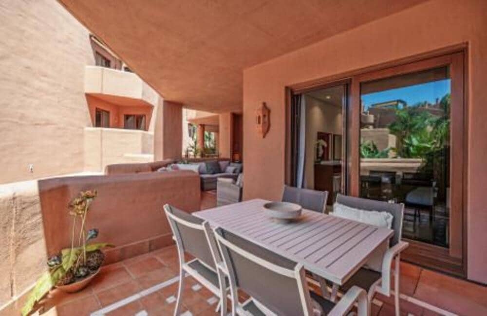 2 quarto Apartamento para arrendar em Estepona com piscina garagem - 2 700 € (Ref: 9848933)