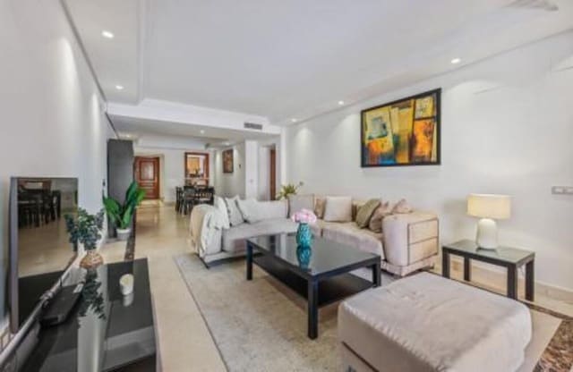 2 quarto Apartamento para arrendar em Kempinski, Estepona com piscina garagem - 2 700 € (Ref: 9848933)