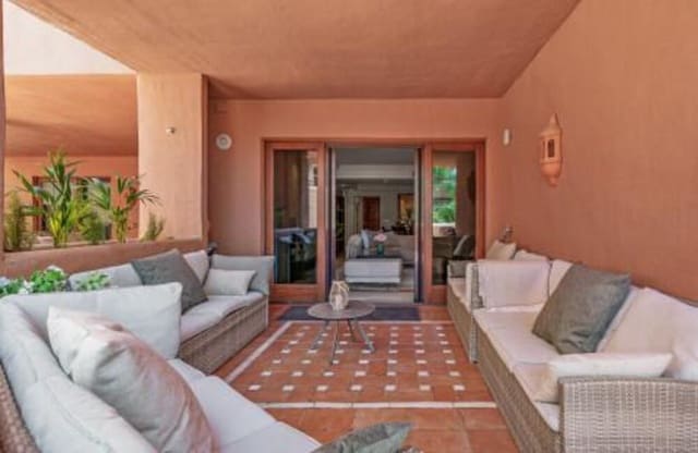 2 quarto Apartamento para arrendar em Kempinski, Estepona com piscina garagem - 2 700 € (Ref: 9848933)