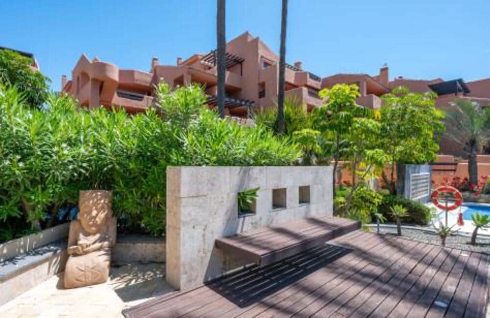 2 quarto Apartamento para arrendar em Estepona com piscina garagem - 2 700 € (Ref: 9848933)