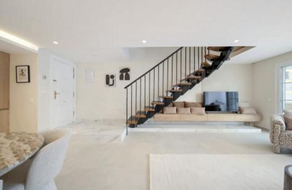 3 quarto Casa em Banda para arrendar em Marbella com piscina garagem - 9 500 € (Ref: 9848935)