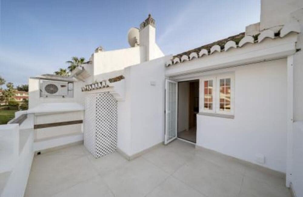 3 quarto Casa em Banda para arrendar em Marbella com piscina garagem - 9 500 € (Ref: 9848935)