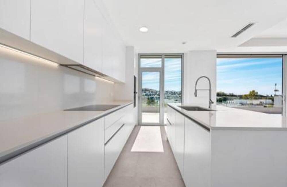 4 soverom Penthouse til leie i Marbella med svømmebasseng garasje - € 5 500 (Ref: 9848937)