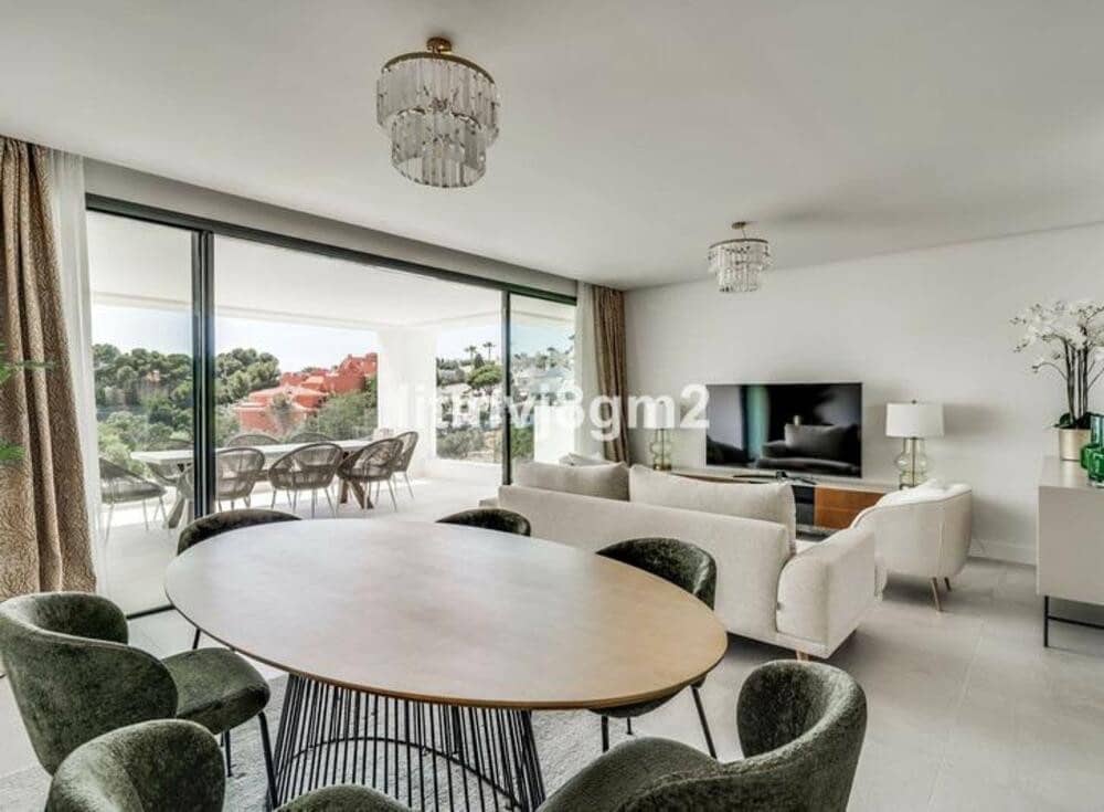 3 bedroom Beach Apartment for sale in Marbella with pool - € 1,000,000 (Ref: 9848938)