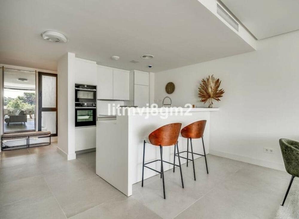 3 bedroom Beach Apartment for sale in Marbella with pool - € 1,000,000 (Ref: 9848938)
