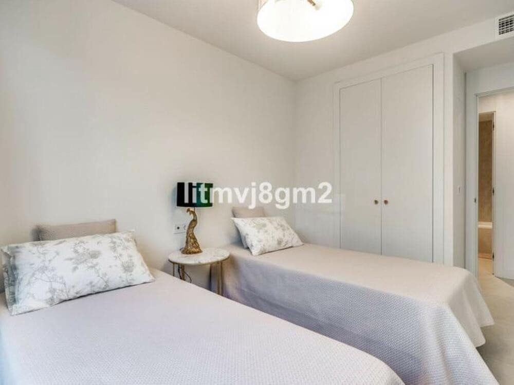 3 bedroom Beach Apartment for sale in Marbella with pool - € 1,000,000 (Ref: 9848938)
