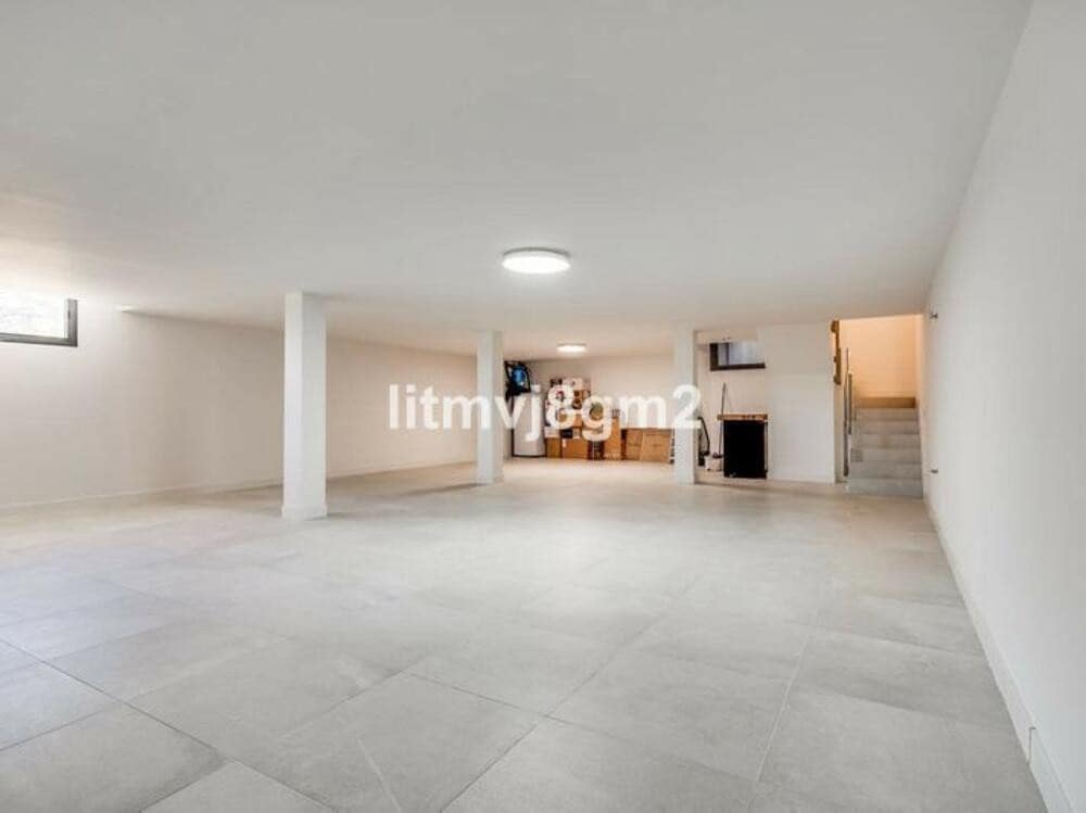 3 bedroom Beach Apartment for sale in Marbella with pool - € 1,000,000 (Ref: 9848938)